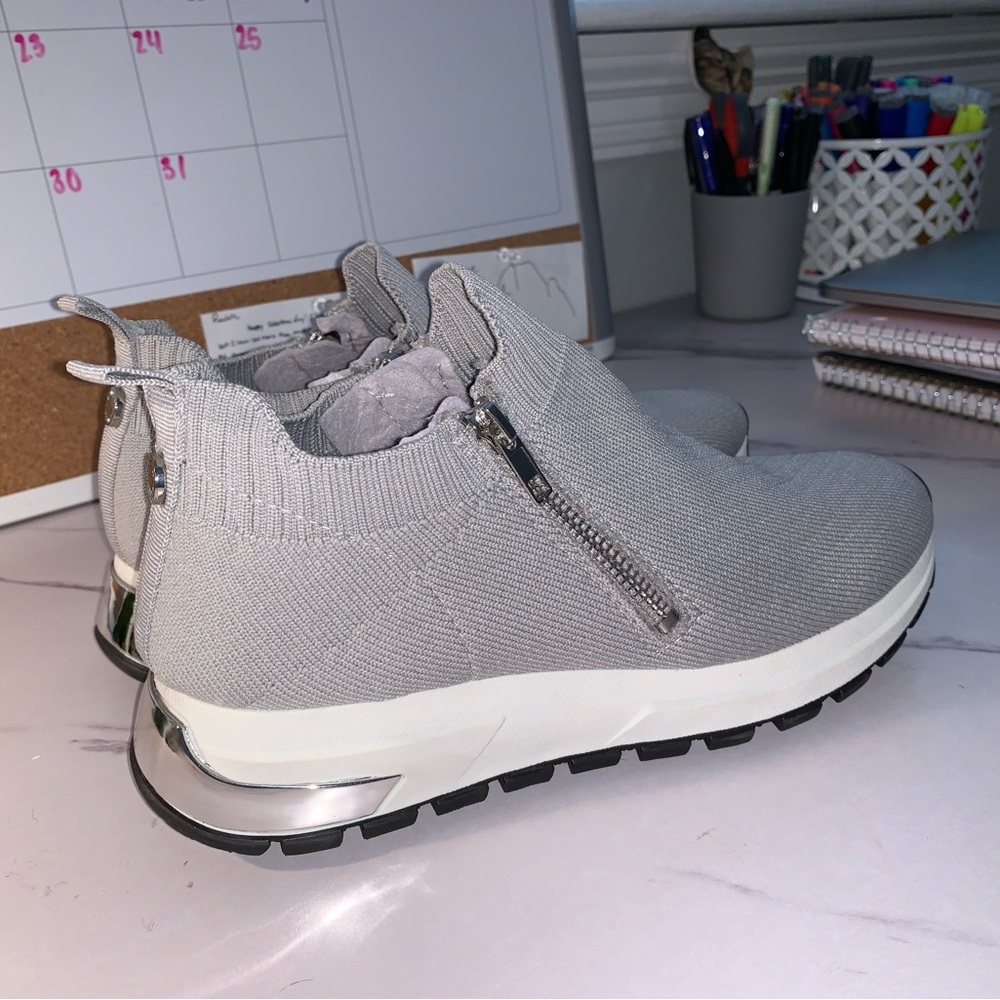 STEVE MADDEN Slip On Tennis Shoes